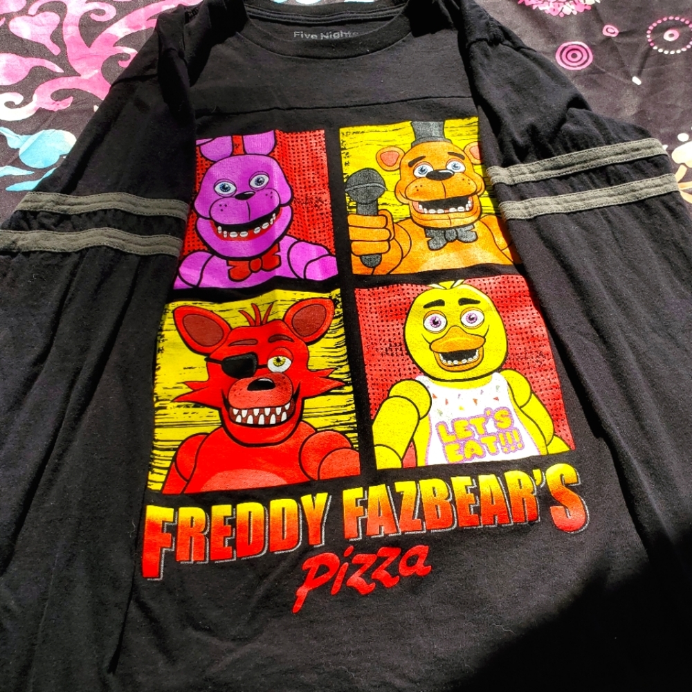 Five Nights at Freddy’s Freddy Fazbear’s Pizza Graphic Shirt Black Long Sleeve